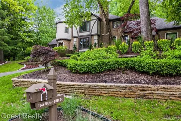 Bloomfield Hills, MI 48302,1289 WATER CLIFF DR