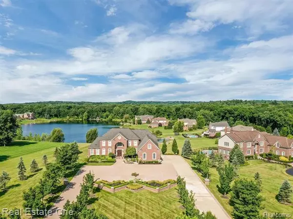 3758 N SHORELINE DR, Milford Twp, MI 48381
