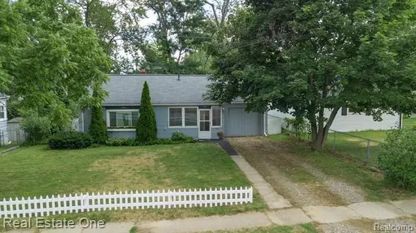 54 N Axford ST, Lake Orion Vlg, MI 48362