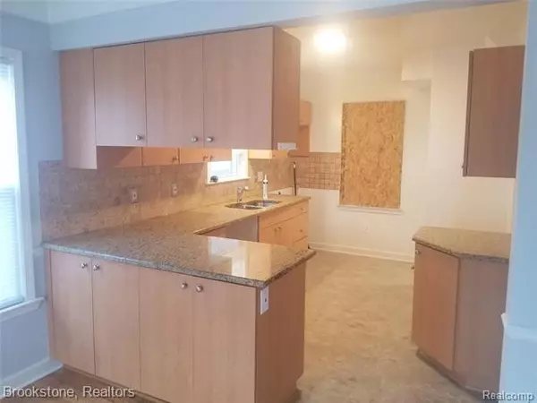 Detroit, MI 48221,16622 PINEHURST ST