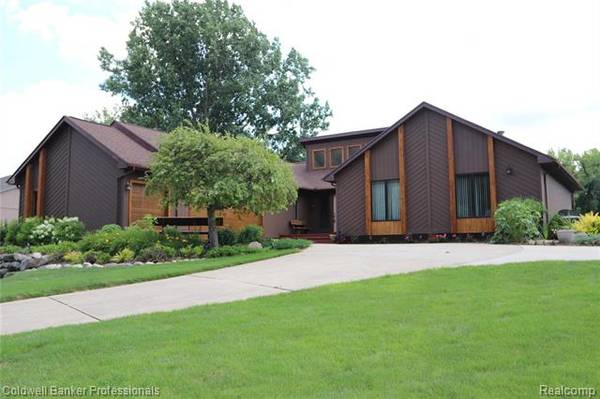 8827 Scenic Lake DR,  Laingsburg,  MI 48848