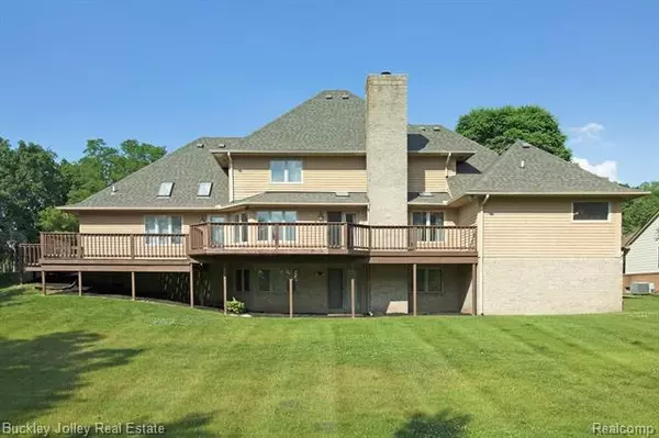 Brighton, MI 48116,4332 OAK POINTE DR