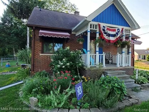 51465 ROMEO PLANK RD, Macomb Twp, MI 48042