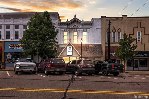 107 N CLINTON AVE, St. Johns, MI 48879