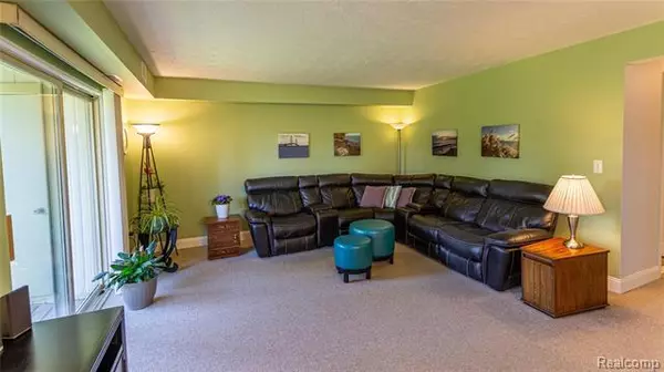 Rochester Hills, MI 48309,1673 RIVERSIDE DR APT 4