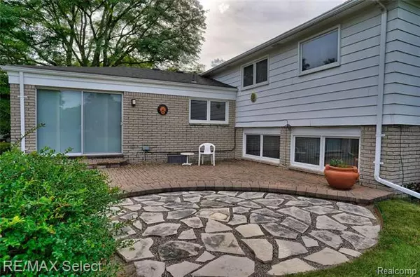 Southfield, MI 48076,19250 RED MAPLE CRT