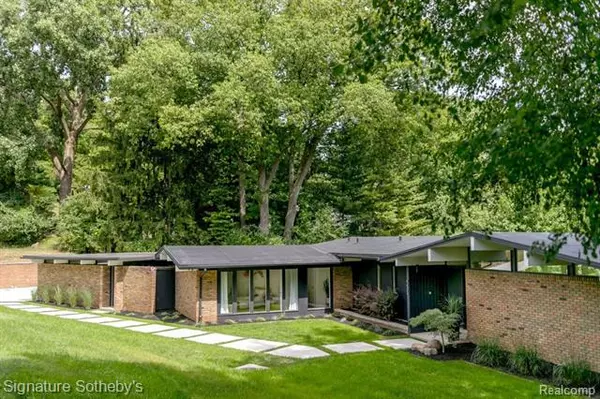 Bloomfield Hills, MI 48302,4423 PINE TREE TRL