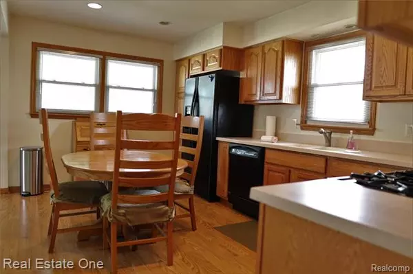 Riverview, MI 48193,18055 HINTON ST
