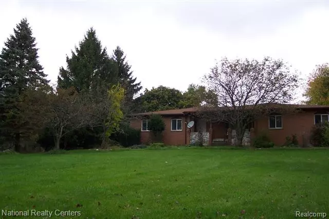 8450 KNOX RD, Springfield Twp, MI 48348