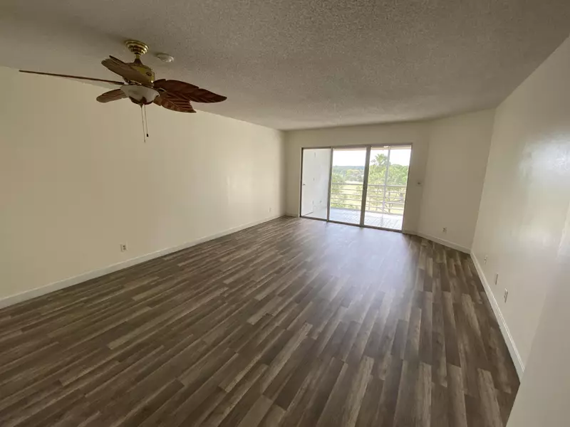 3755 Via Poinciana 610, Lake Worth, FL 33467