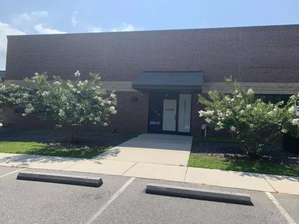 565 Air Tool Drive  #J, Southern Pines, NC 28387