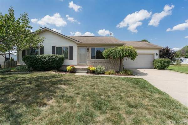 46399 BROOKSIDE NORTH DR, Macomb Twp, MI 48044