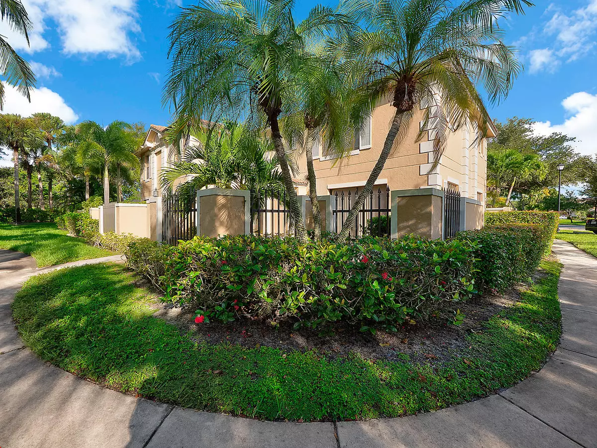 Palm Beach Gardens, FL 33418,353 Prestwick CIR 3