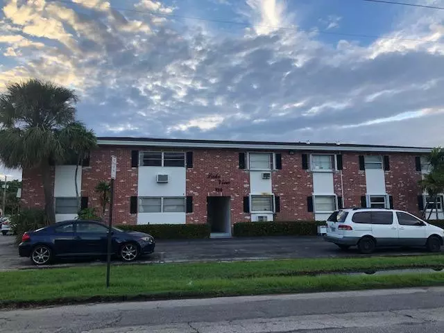 810 Lake Shore DR 44, Lake Park, FL 33403