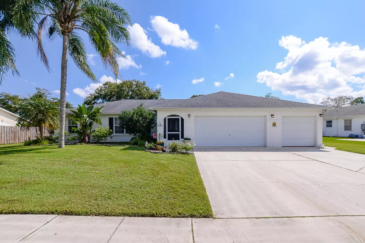 Port Saint Lucie, FL 34983,509 NE Solida CIR