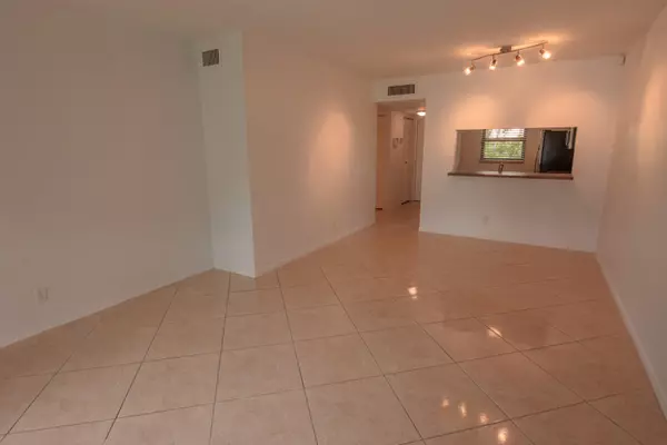 Boca Raton, FL 33433,6844 S Palmetto CIR 104