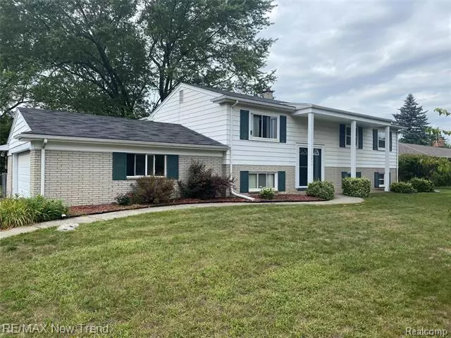 Waterford Twp, MI 48329,2747 HUNTINGTON PARK DR
