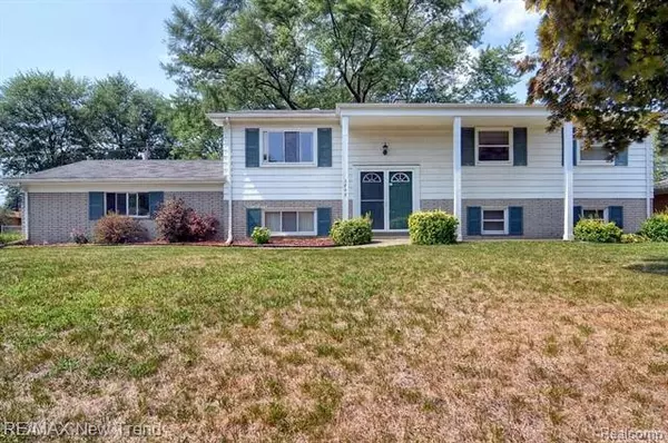 Waterford Twp, MI 48329,2747 HUNTINGTON PARK DR