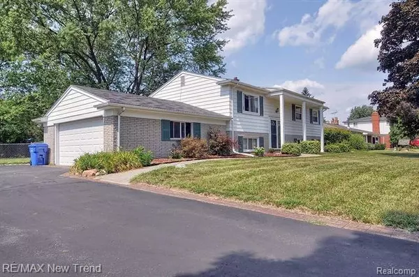 Waterford Twp, MI 48329,2747 HUNTINGTON PARK DR