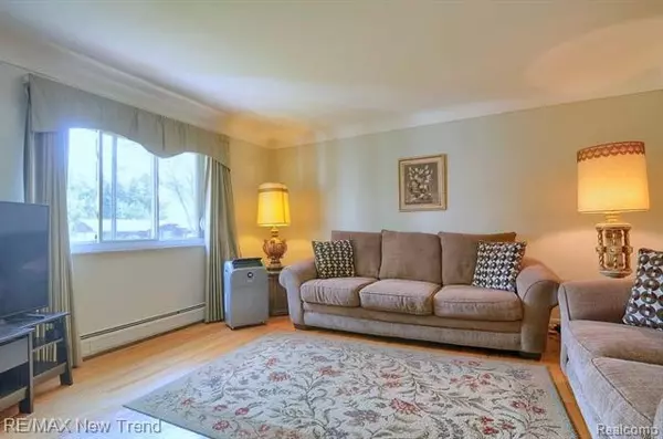 Waterford Twp, MI 48329,2747 HUNTINGTON PARK DR