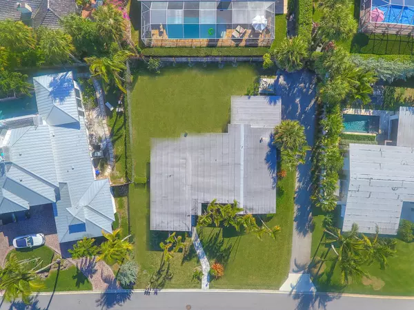 Jupiter Inlet Colony, FL 33469,141 Beacon LN