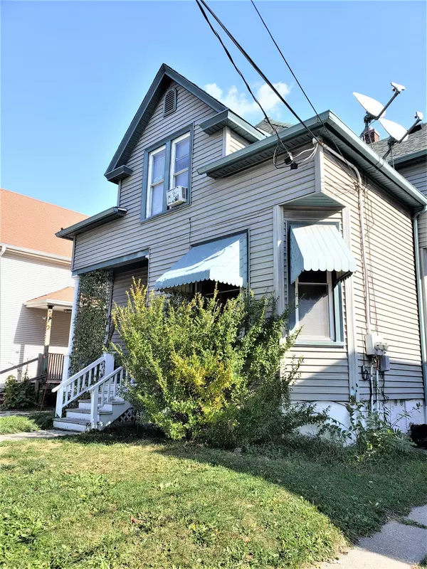 229 N Memorial Dr, Racine, WI 53404