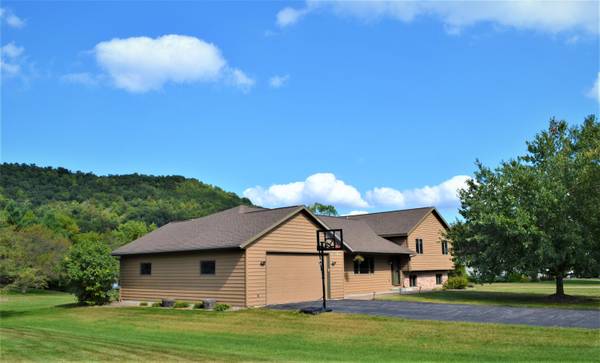 2898 Kelly Rd, La Crescent, MN 55947