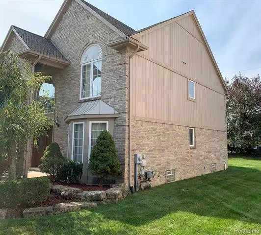 Troy, MI 48085,4669 SCOTCH PINE DR