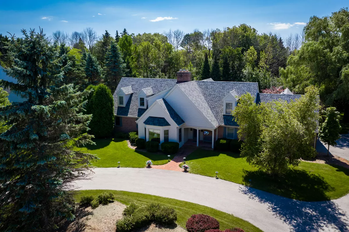 Mequon, WI 53092,215 E Trillium Ct