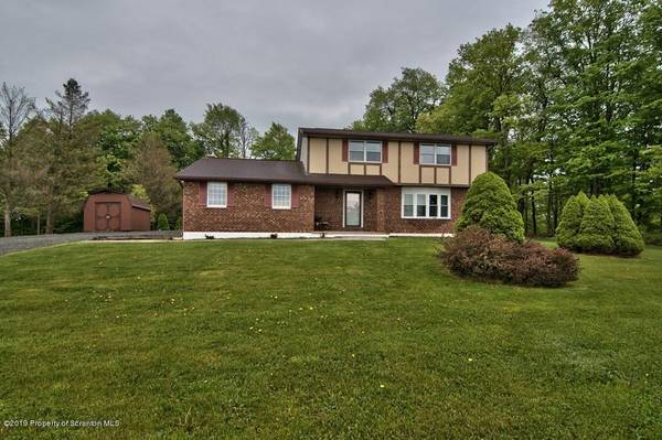 500 Spring Run Ln, Madison Twp, PA 18444