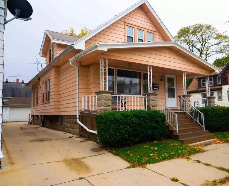 2607 W Rogers St, Milwaukee, WI 53204