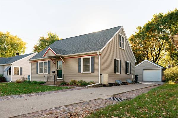 1122 Losey Blvd S, La Crosse, WI 54601