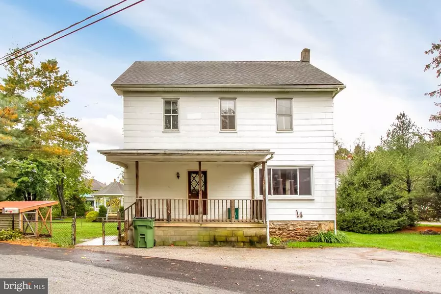 8 CHARLES ST, Felton, PA 17322