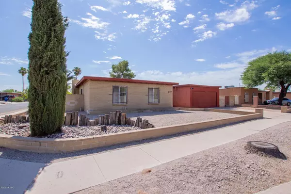 5221 S Greenway Drive, Tucson, AZ 85706